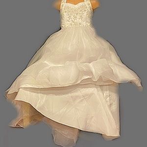 David’s bridal flower girl wedding dress Size 4